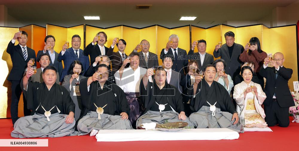 Sumo: Aonishiki earns promotion to ozeki