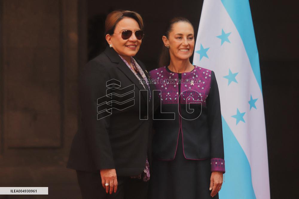 Honduran President Xiomara Castro Wecoming Ceremony - Mexico City