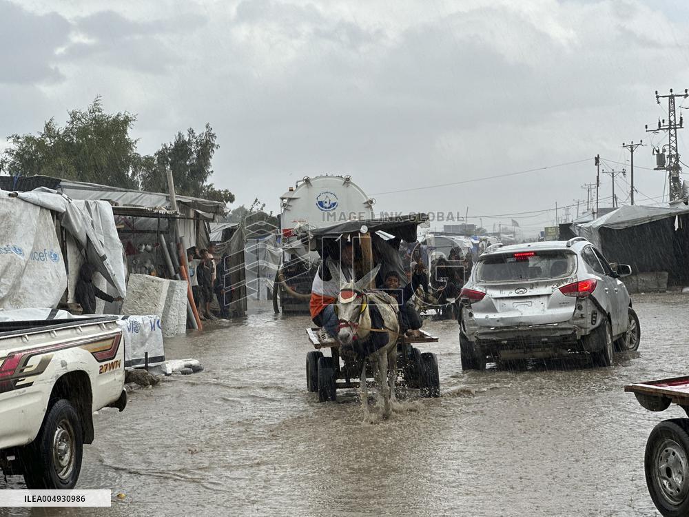 Al Mawasi Storm Destroys Displaced Tents - Gaza
