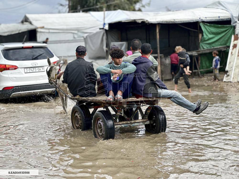 Al Mawasi Storm Destroys Displaced Tents - Gaza