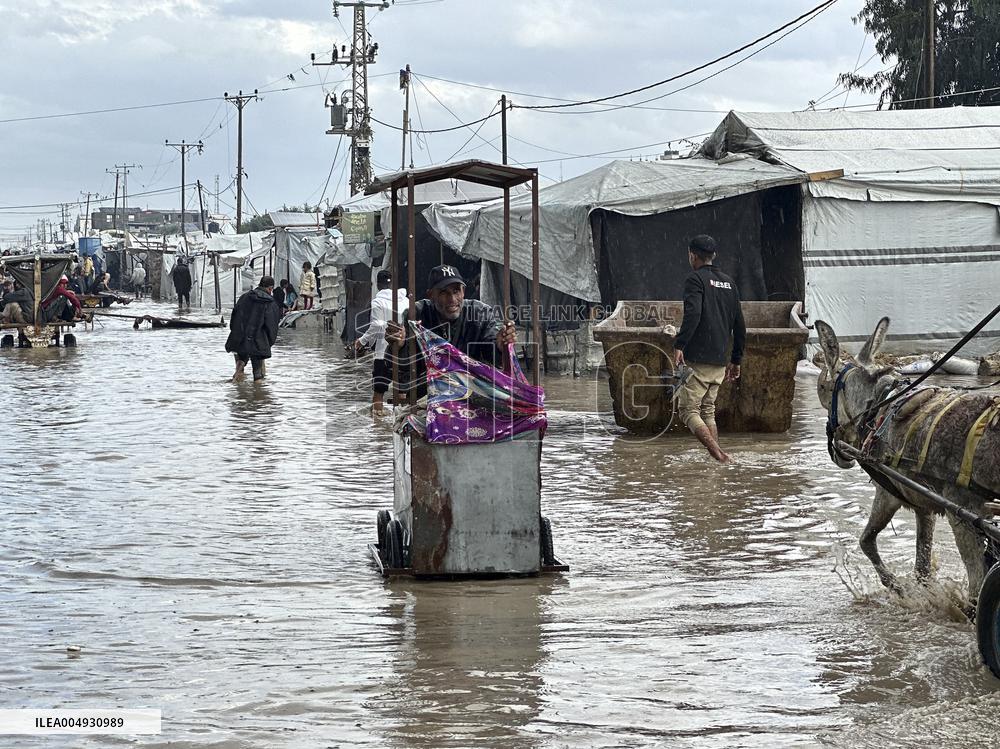 Al Mawasi Storm Destroys Displaced Tents - Gaza