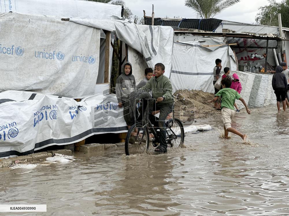 Al Mawasi Storm Destroys Displaced Tents - Gaza