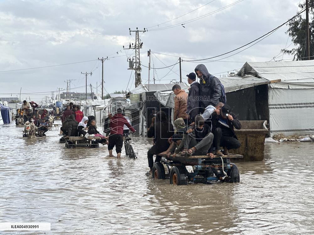 Al Mawasi Storm Destroys Displaced Tents - Gaza