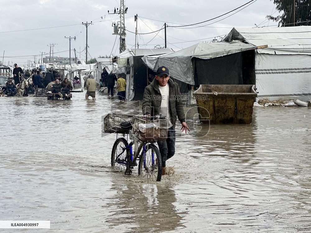 Al Mawasi Storm Destroys Displaced Tents - Gaza