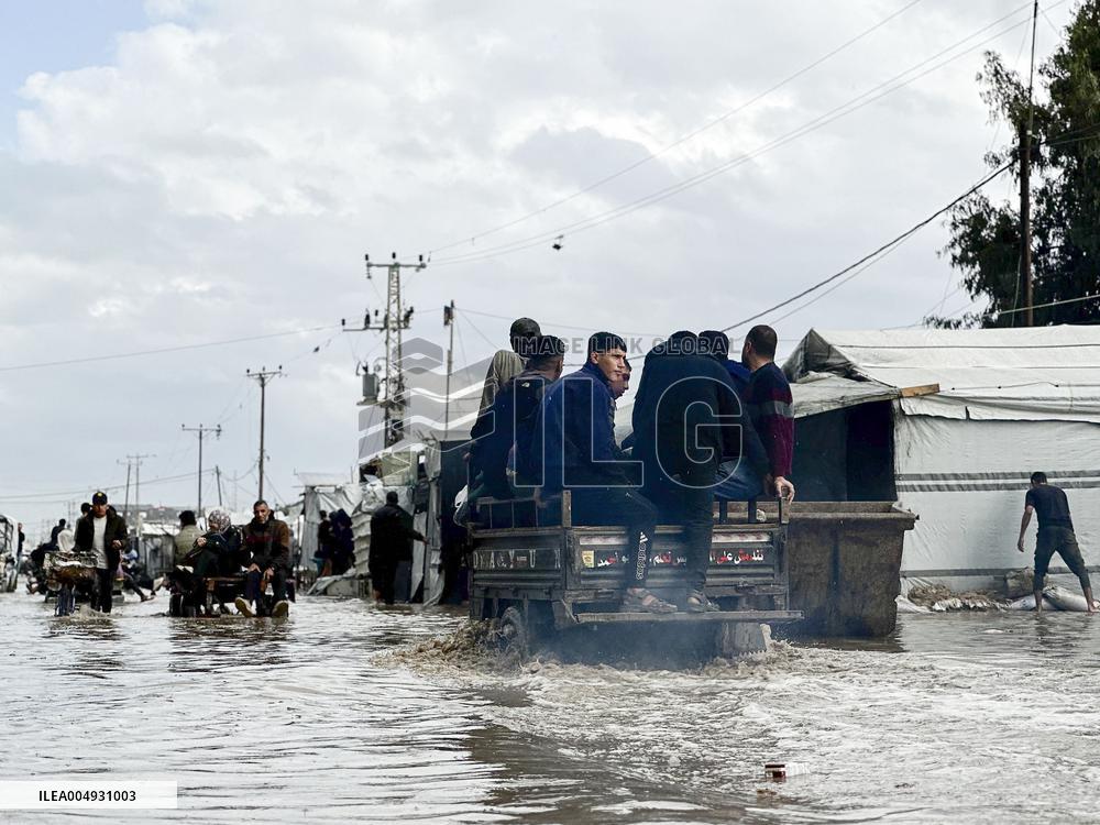 Al Mawasi Storm Destroys Displaced Tents - Gaza