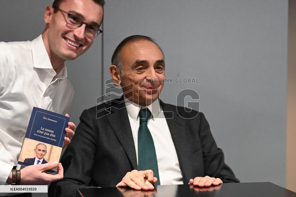 Eric Zemmour Book Signing - Paris