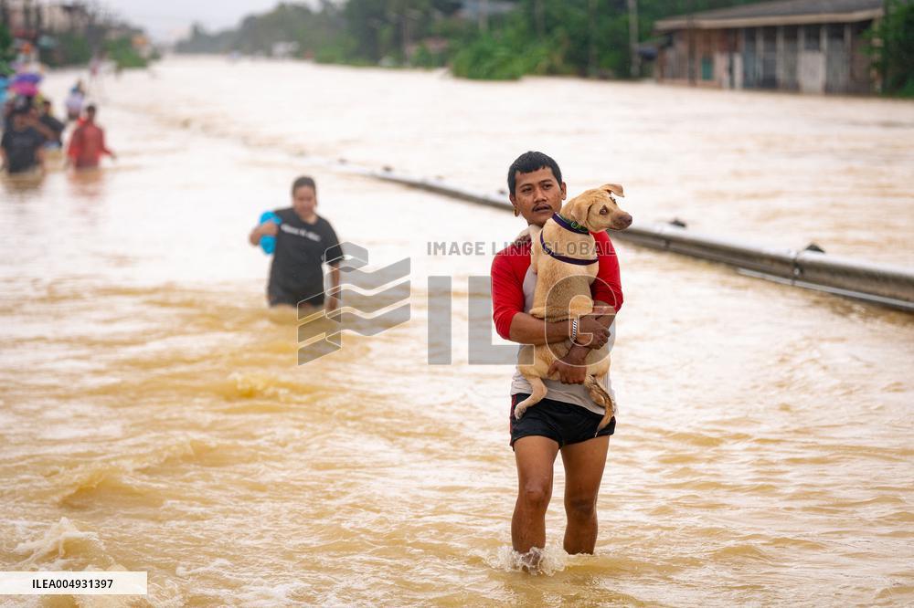 Deadly Floods Hit Southern Thailand After Heavy Rains
