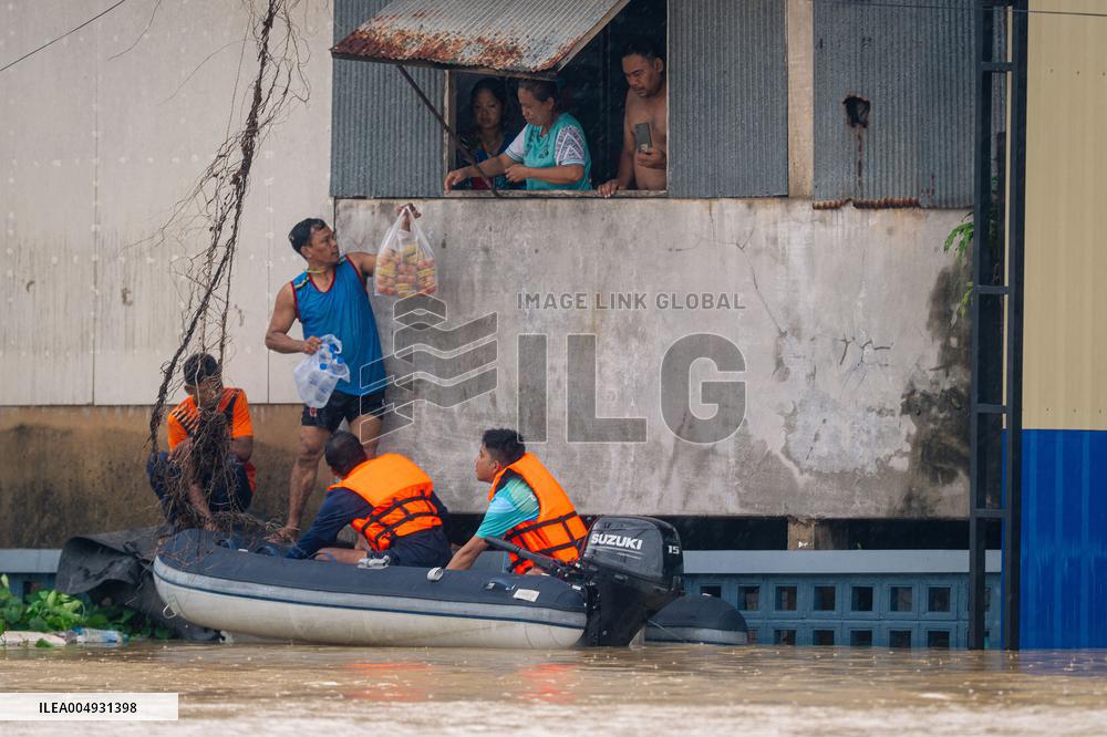 Deadly Floods Hit Southern Thailand After Heavy Rains