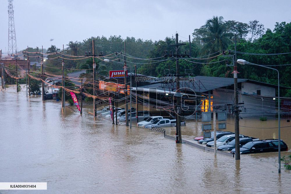Deadly Floods Hit Southern Thailand After Heavy Rains
