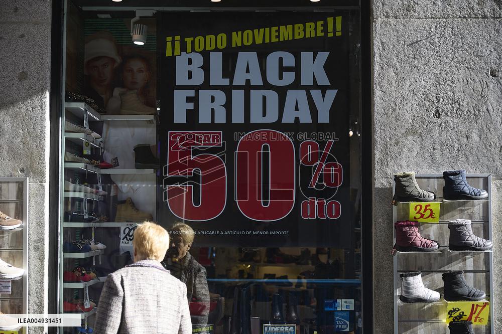 Black Friday Boosts Holiday Spending - Madrid