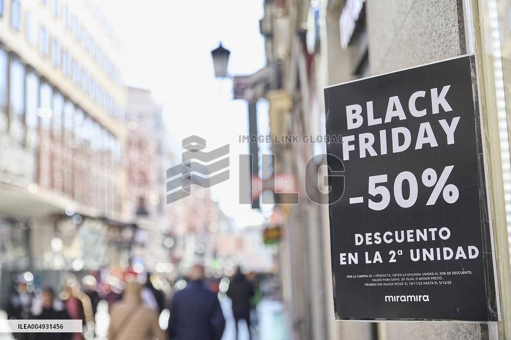 Black Friday Boosts Holiday Spending - Madrid