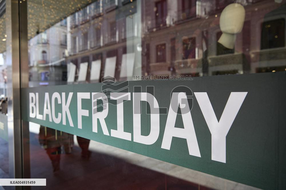 Black Friday Boosts Holiday Spending - Madrid