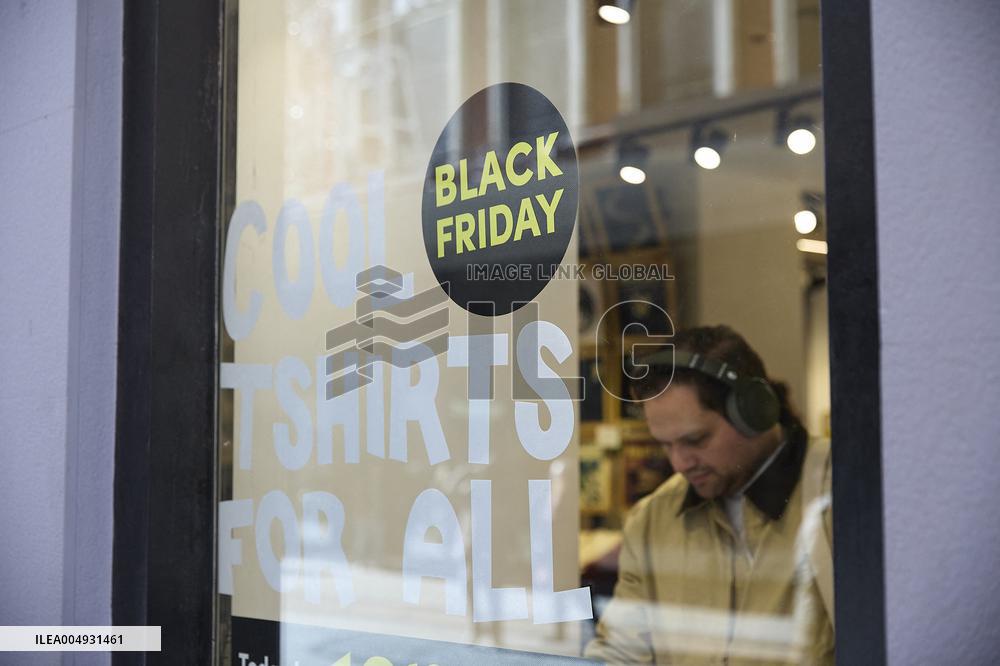 Black Friday Boosts Holiday Spending - Madrid
