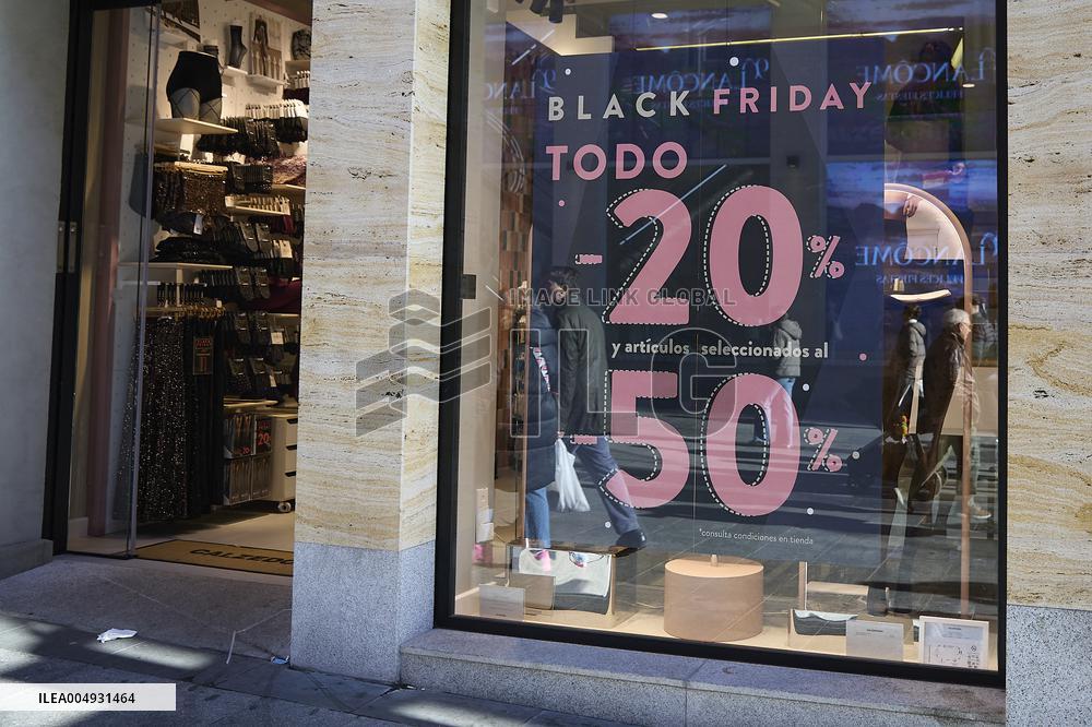 Black Friday Boosts Holiday Spending - Madrid