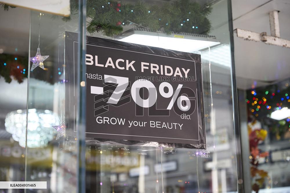 Black Friday Boosts Holiday Spending - Madrid