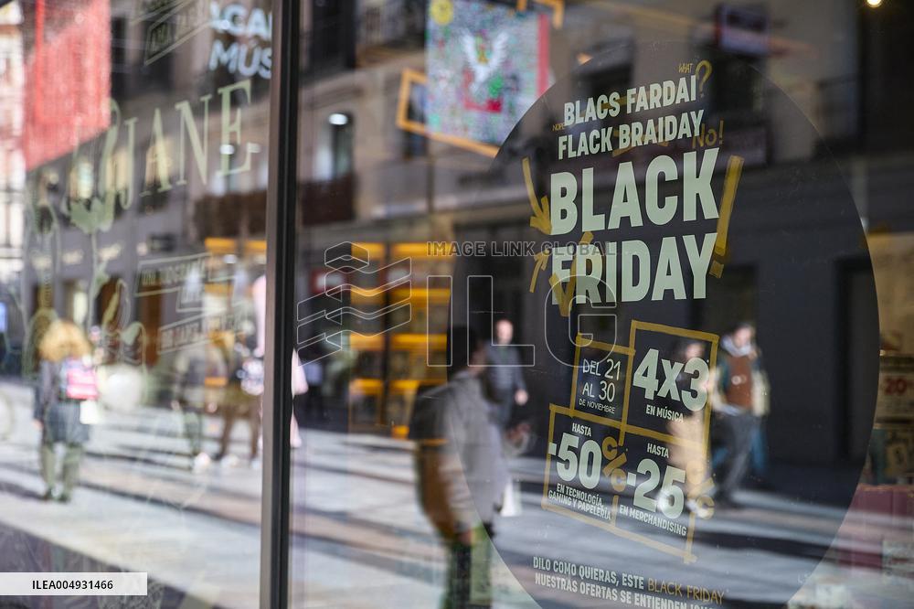 Black Friday Boosts Holiday Spending - Madrid