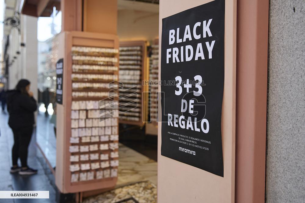 Black Friday Boosts Holiday Spending - Madrid