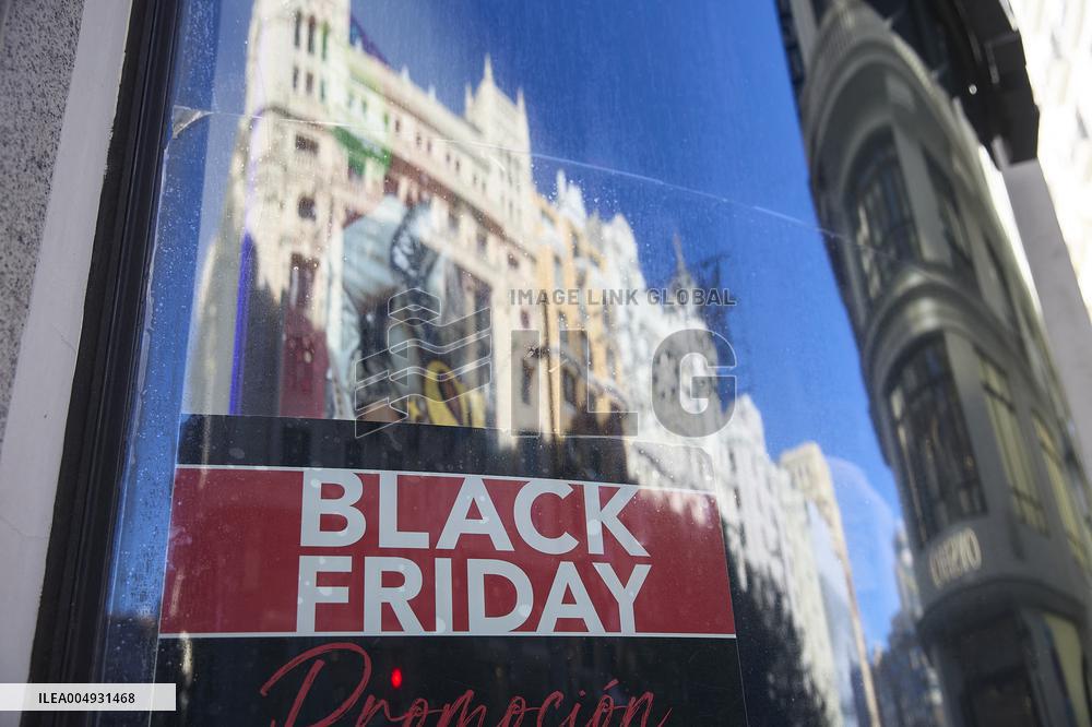 Black Friday Boosts Holiday Spending - Madrid