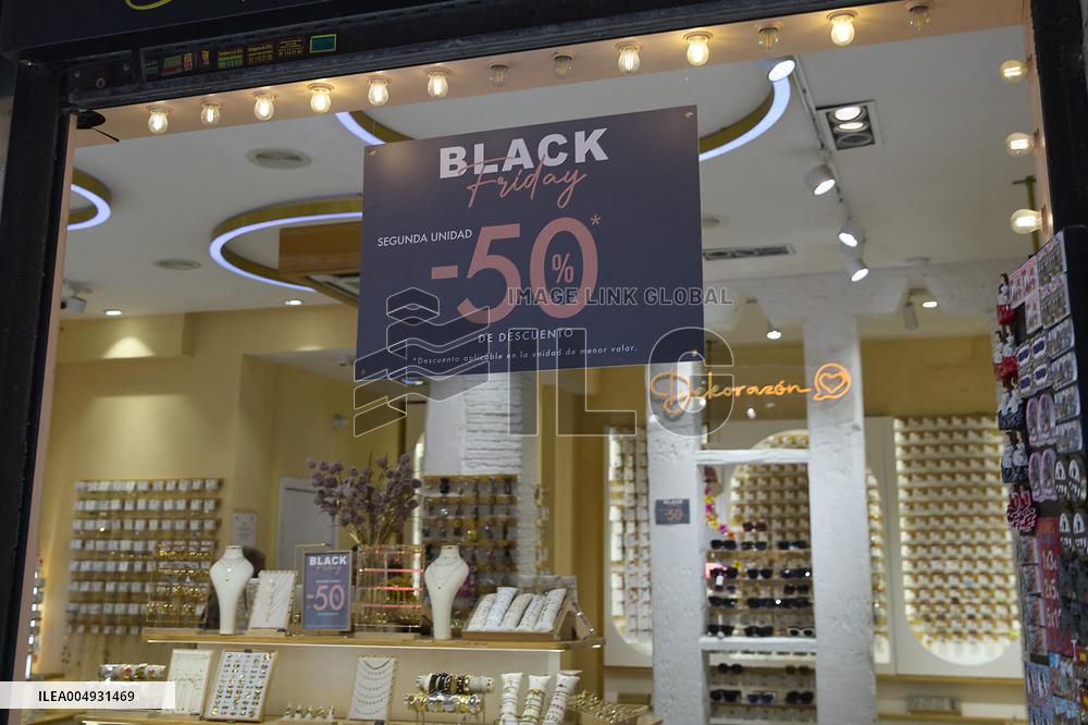 Black Friday Boosts Holiday Spending - Madrid