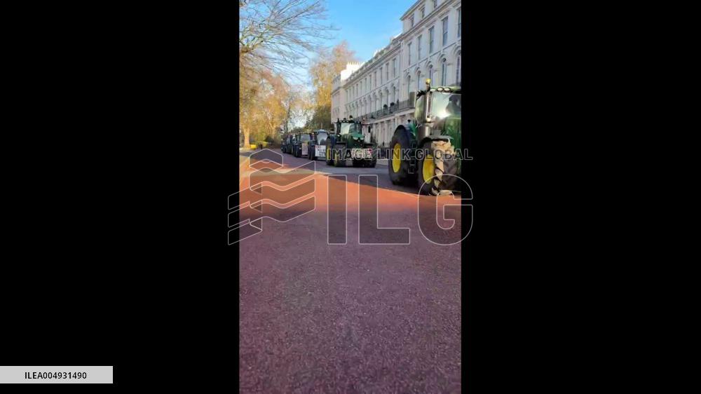 UK: Farmers Drive Tractors Into Central London for Budget Day Protest Despite Ban