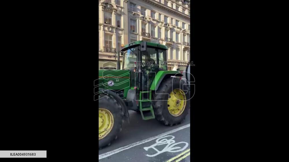 UK: Farmers Drive Tractors Into Central London for Budget Day Protest Despite Ban 2