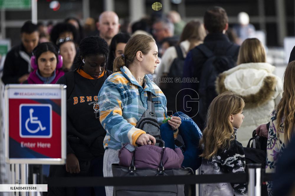 Thanksgiving expected to bring busy air travel