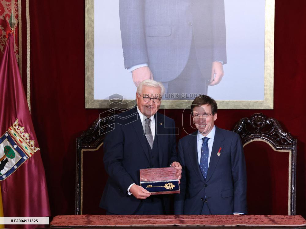 Almeida Presents Golden Key Of Madrid To German President Steinmeier