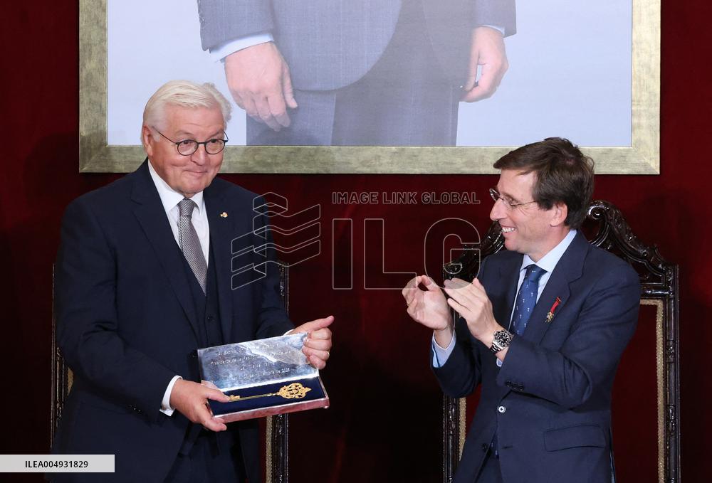Almeida Presents Golden Key Of Madrid To German President Steinmeier