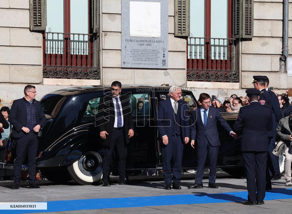 Almeida Presents Golden Key Of Madrid To German President Steinmeier