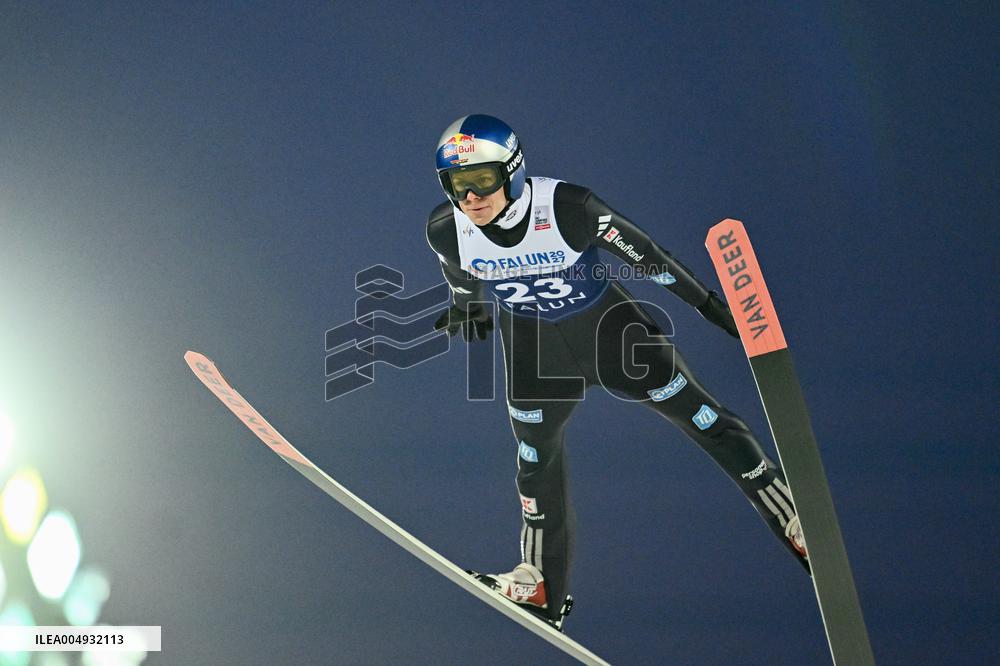 SKI JUMPING WORLD CUP LARGE HILL