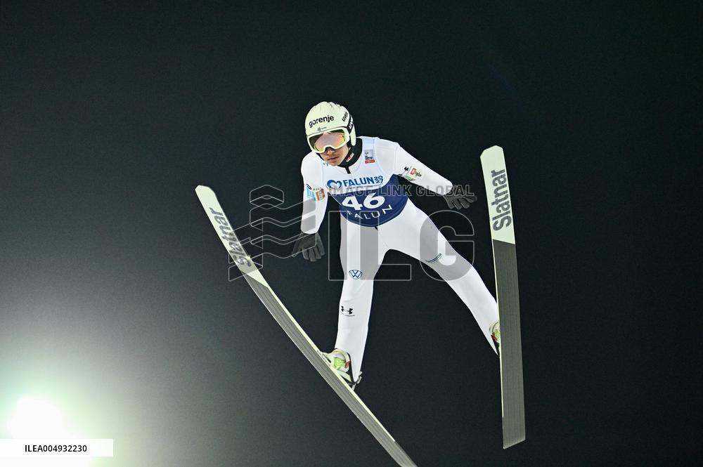 SKI JUMPING WORLD CUP LARGE HILL