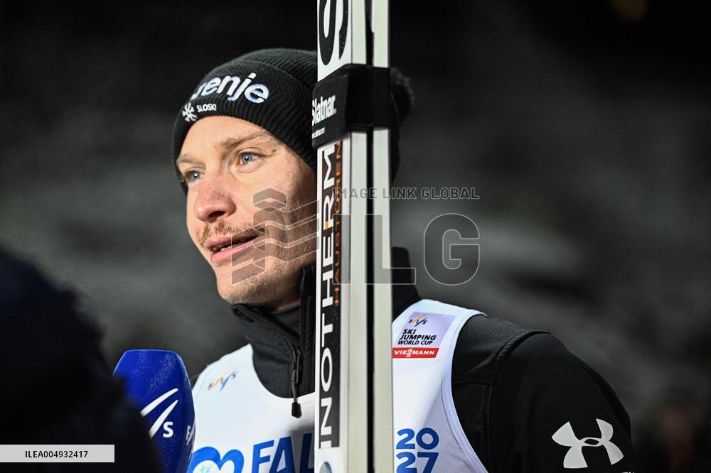 SKI JUMPING WORLD CUP LARGE HILL