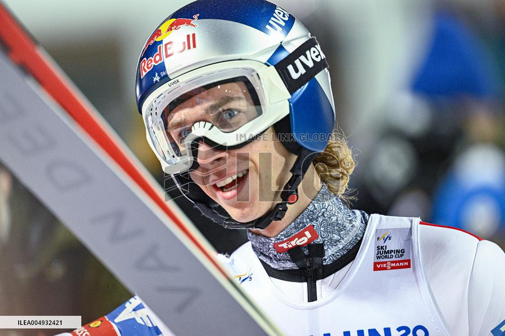 SKI JUMPING WORLD CUP LARGE HILL