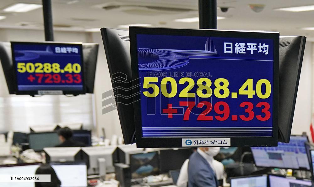 Tokyo stocks soar