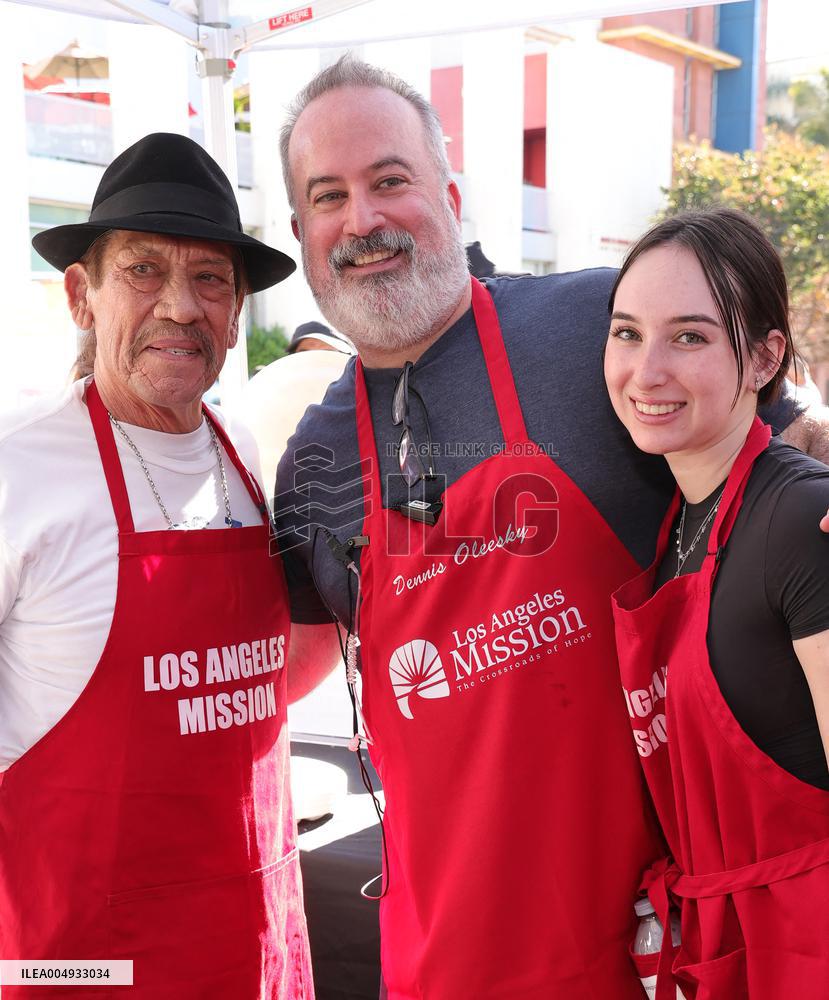 2025 Thanks & Giving On Skid Row - LA