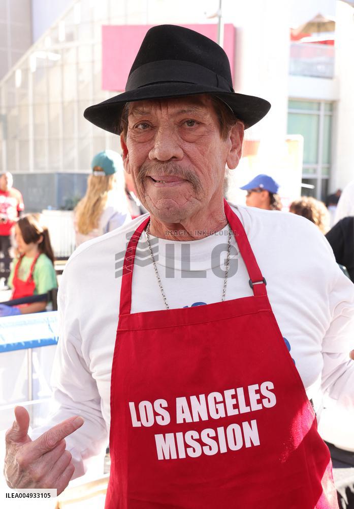 2025 Thanks & Giving On Skid Row - LA