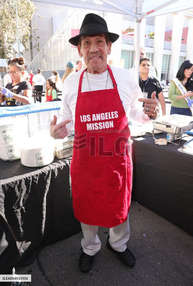 2025 Thanks & Giving On Skid Row - LA