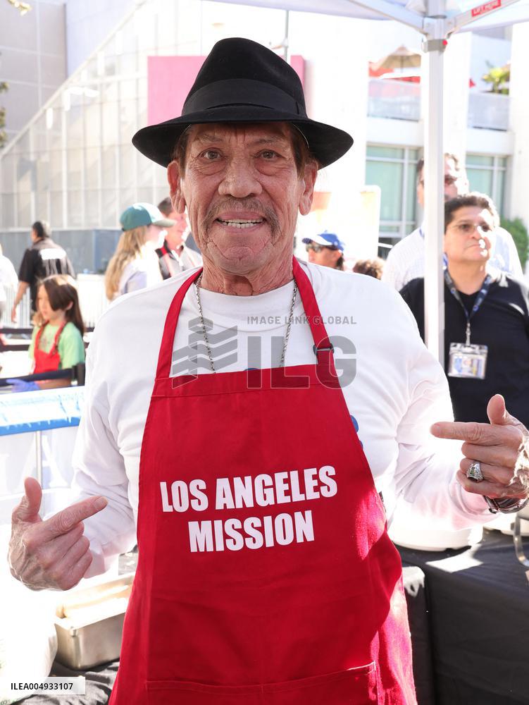 2025 Thanks & Giving On Skid Row - LA