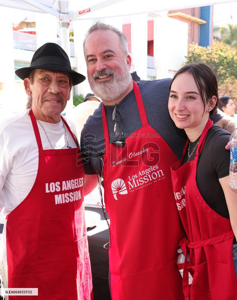 2025 Thanks & Giving On Skid Row - LA