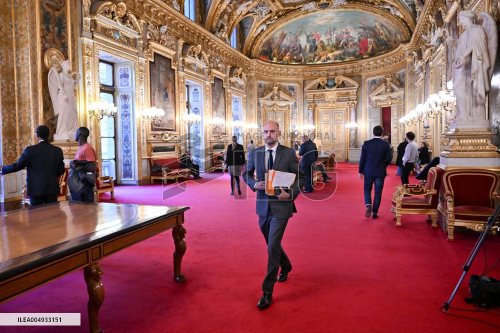 Questions To Government At The Senate - Paris