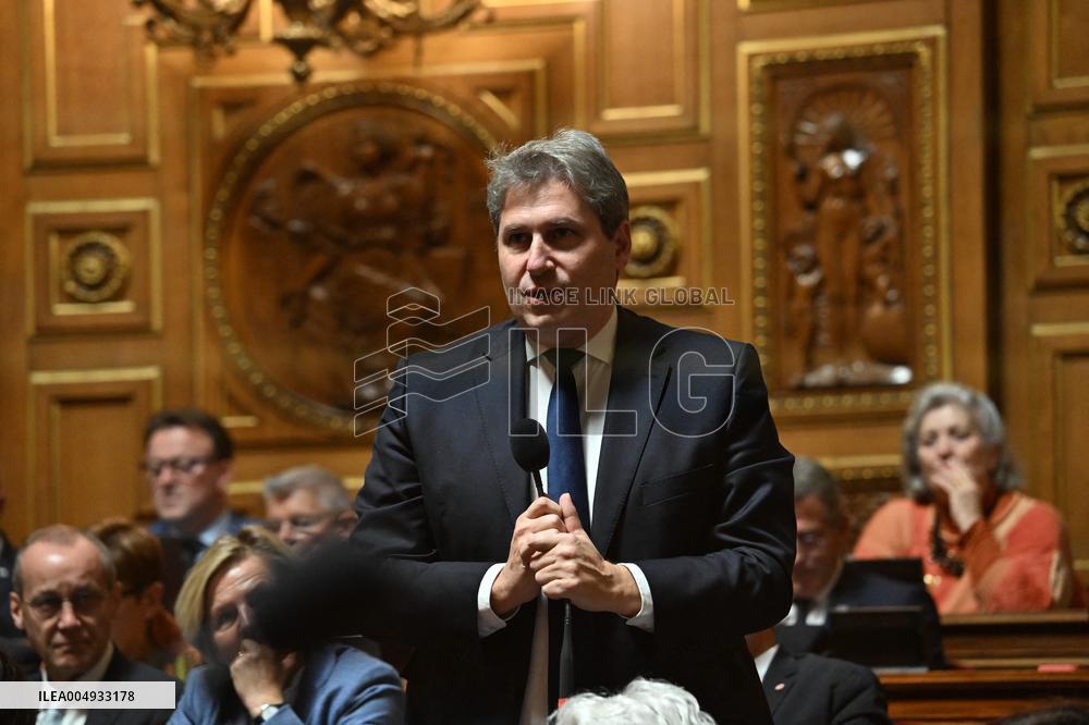 Questions To Government At The Senate - Paris