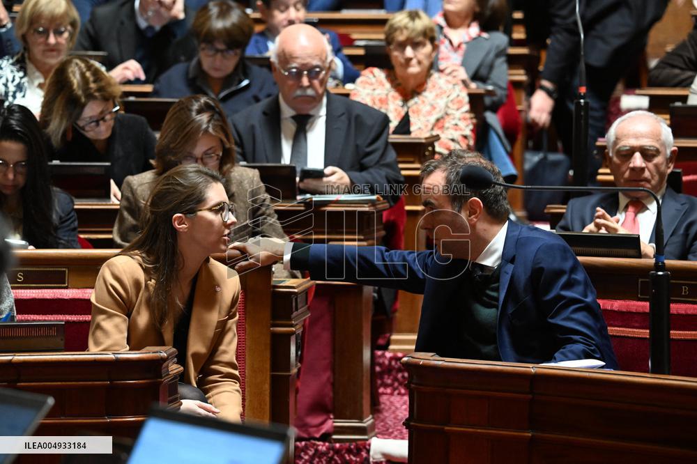 Questions To Government At The Senate - Paris