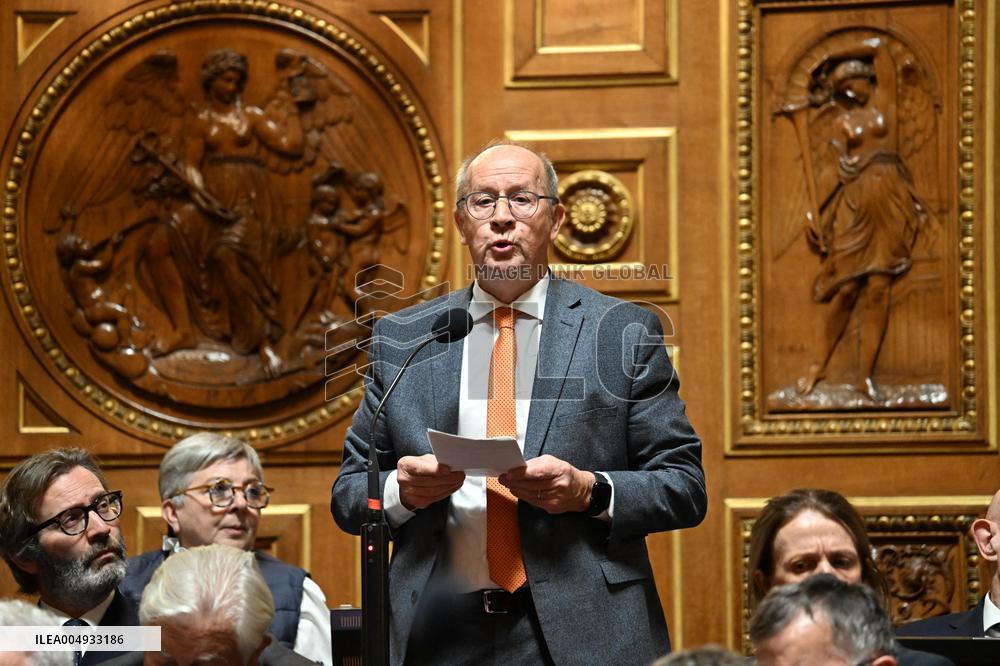 Questions To Government At The Senate - Paris