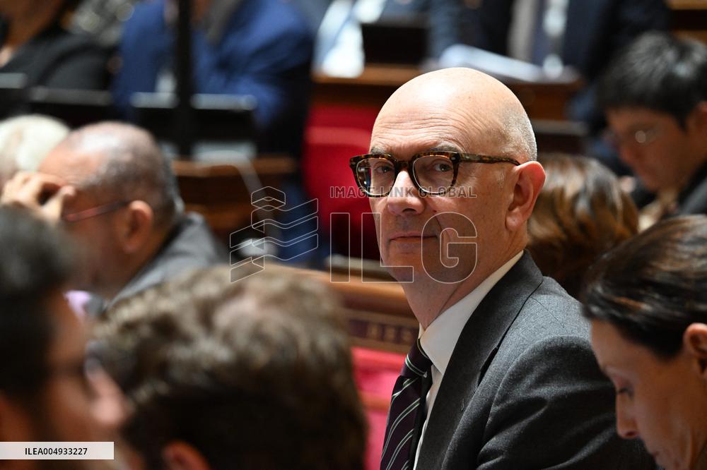 Questions To Government At The Senate - Paris