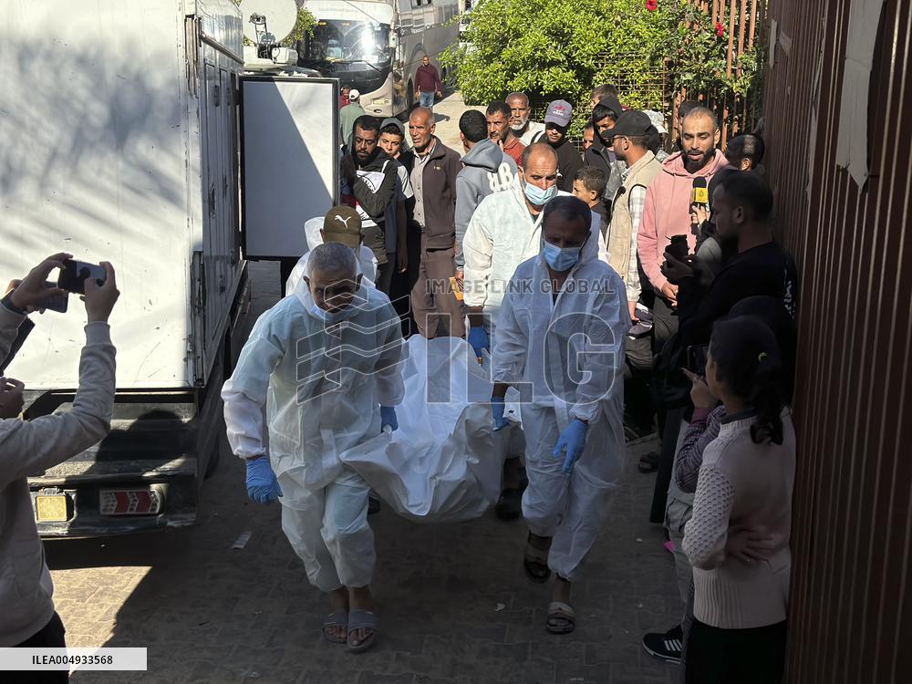 Red Cross Receives Bodies From Israel - Khan Younis