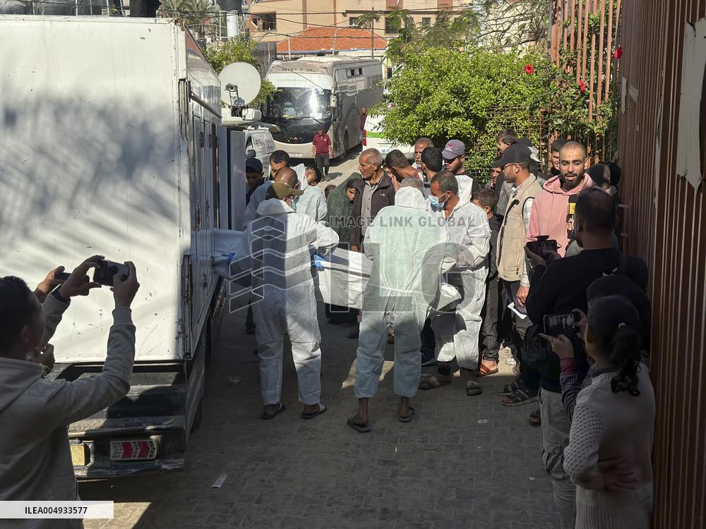 Red Cross Receives Bodies From Israel - Khan Younis