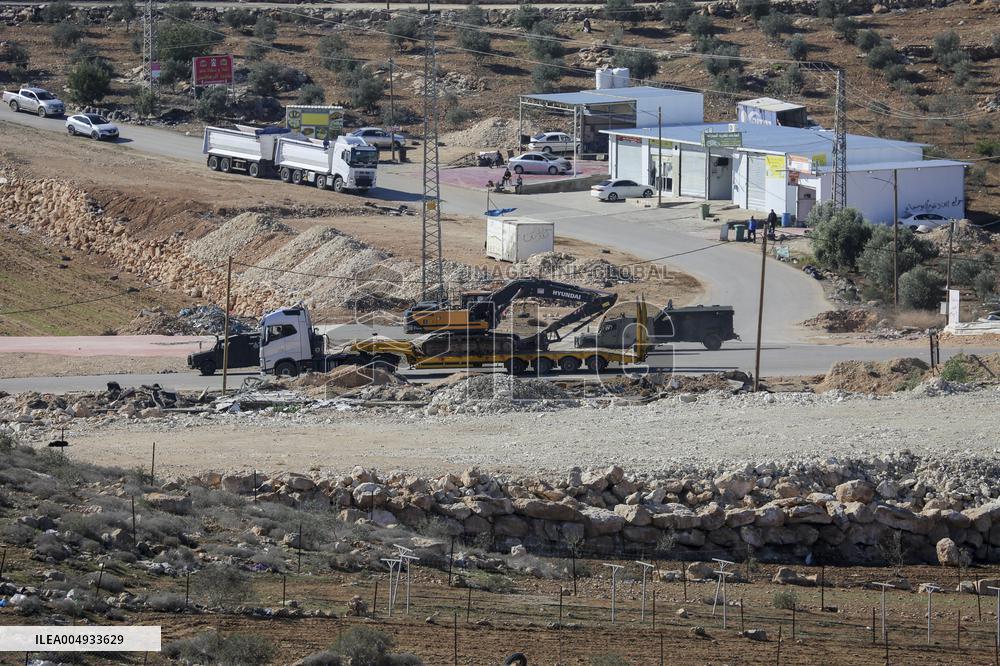 Shops Demolished in West Bank