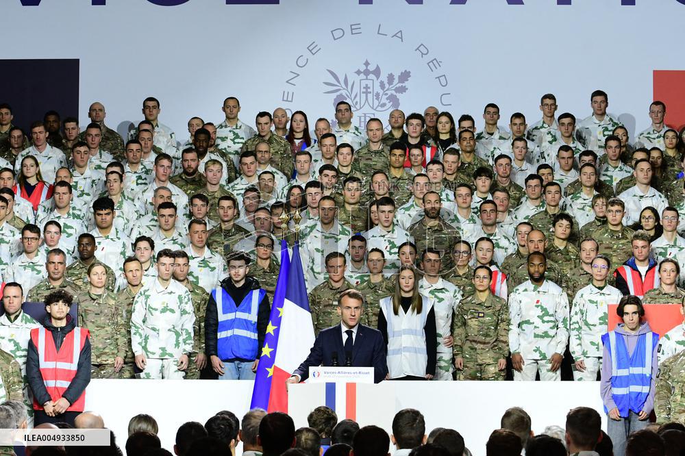 Macron Visits The 27th Mountain Infantry Brigade - Varces
