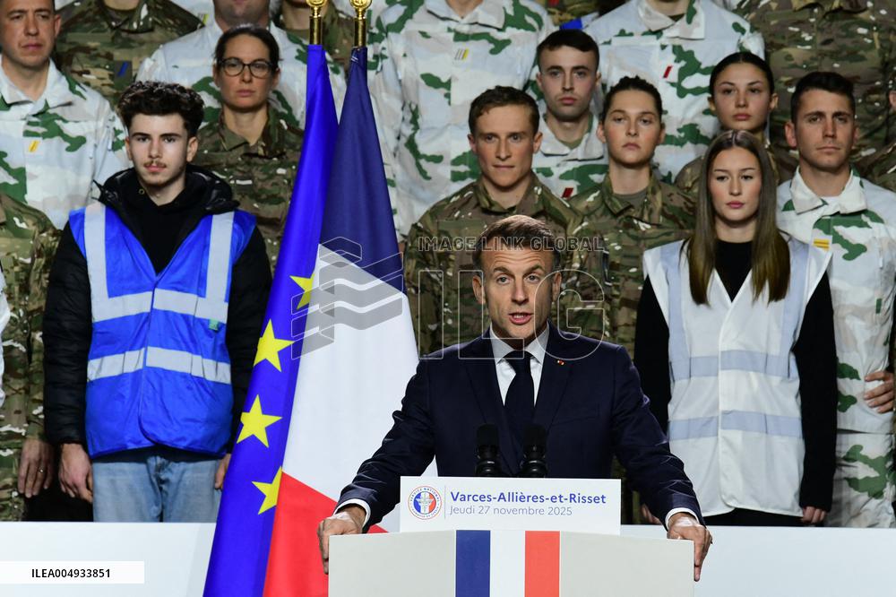 Macron Visits The 27th Mountain Infantry Brigade - Varces