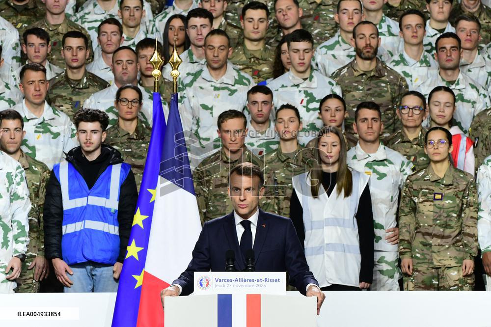 Macron Visits The 27th Mountain Infantry Brigade - Varces